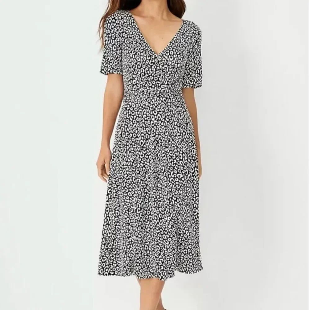 Ann Taylor size 6 Jersey Midi Short-Sleeve Wrap Dress Black White